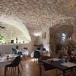 Отель Logis Restaurant L'esquielle Saint-Genies-de-Malgoires