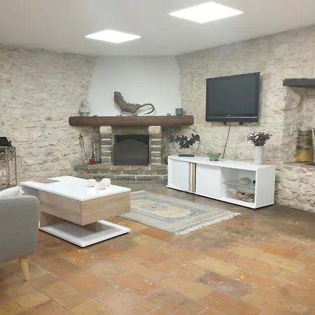 Logis Restaurant L'esquielle Отель