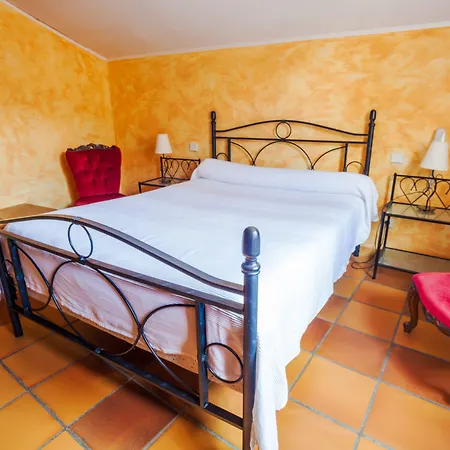 Hotel Logis Restaurant L'esquielle 3*