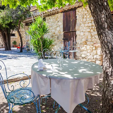 Logis Restaurant L'esquielle Отель