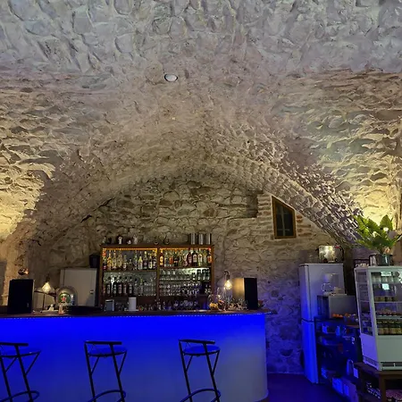 Logis Restaurant L'esquielle Hotel Saint-Genies-de-Malgoires