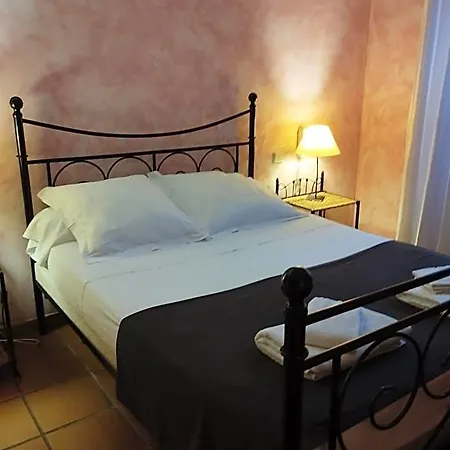 Logis Restaurant L'esquielle 호텔 3*